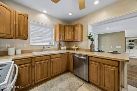 5448 Diaz Place, Jacksonville FL - photo 12 of 33