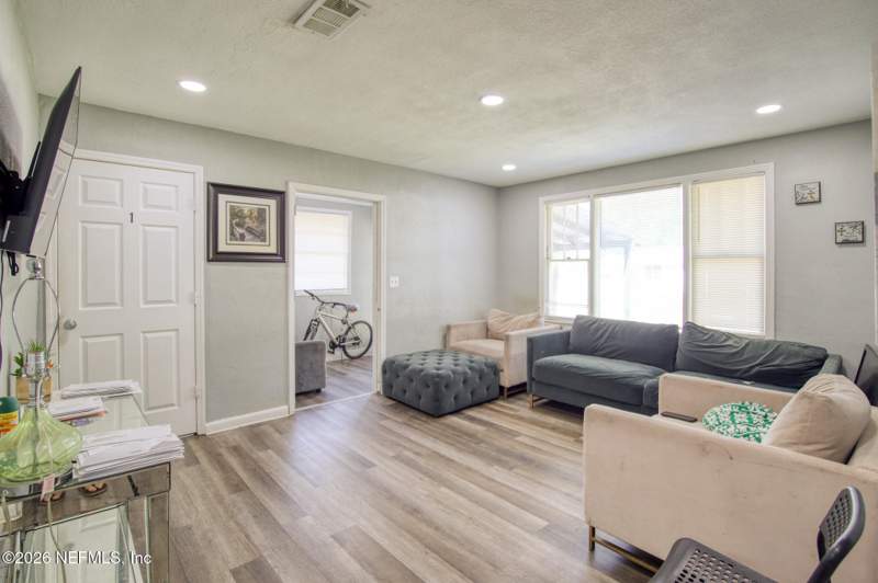 5 bedroom Single Family Residence at 5418 Minosa Court, Floradale, Jacksonville — photo 3
