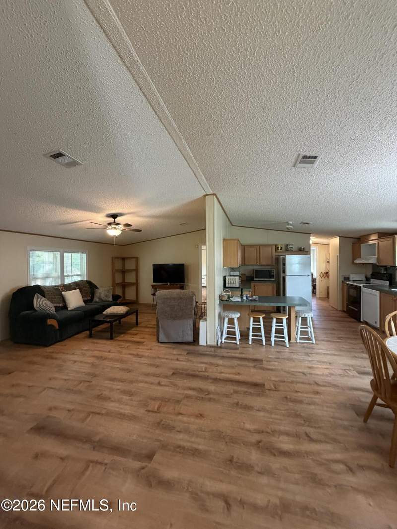 3 bedroom Mobile Home at 107 Trout Trail, Lake Crescent Estates, Crescent City — photo 4