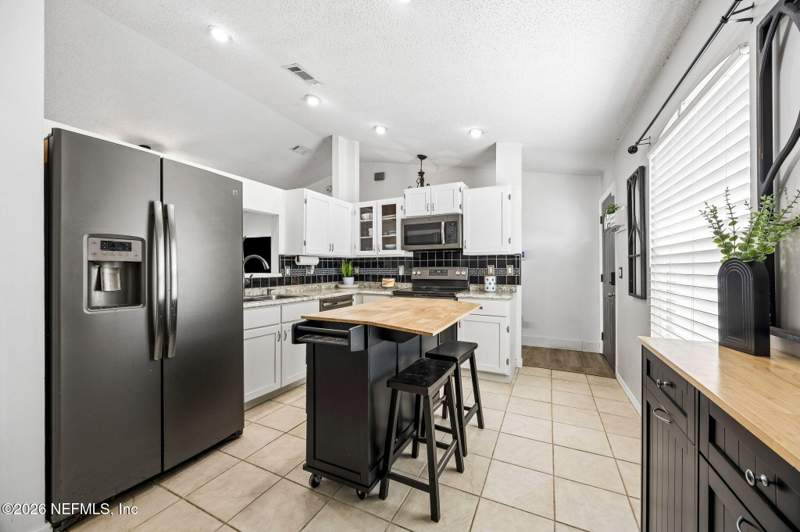 3 bedroom Single Family Residence at 1607 Castle Rock Court, Country Creek, Jacksonville — photo 3