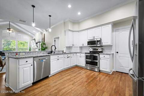 586 Thornwood Lane, Orange Park FL - photo 19 of 62