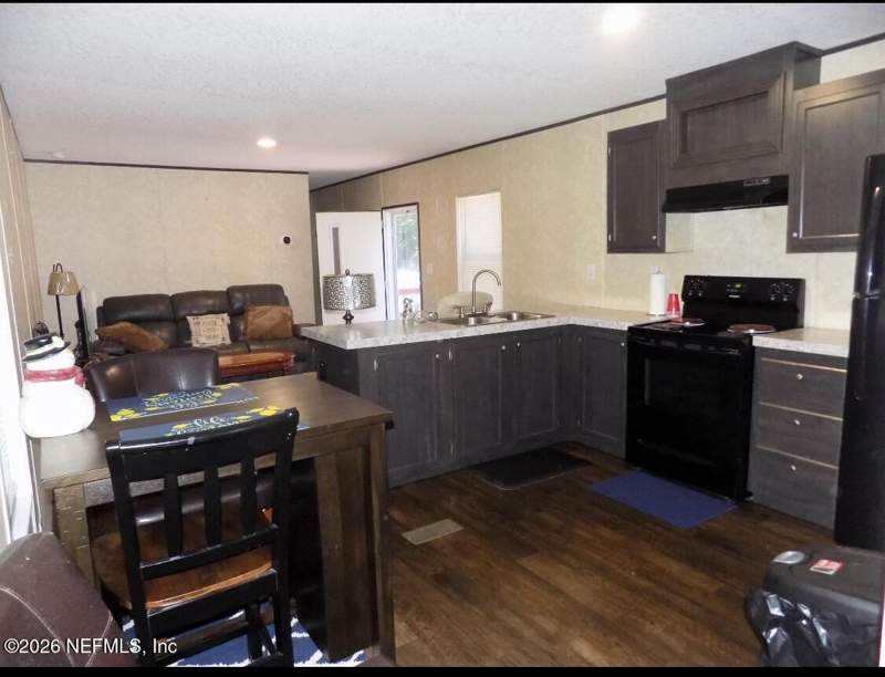 3 bedroom Mobile Home at 6426 Beryl Street, Golfair Terrace, Jacksonville — photo 4
