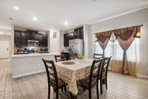 10199 Powell Creek Court, Jacksonville FL - photo 13 of 39