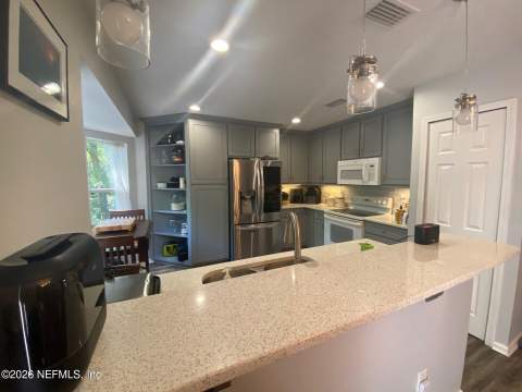 7043 Valley Crest Court, Jacksonville FL - photo 19 of 35