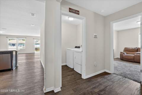3557 Alta Lakes Boulevard, Jacksonville FL - photo 9 of 39
