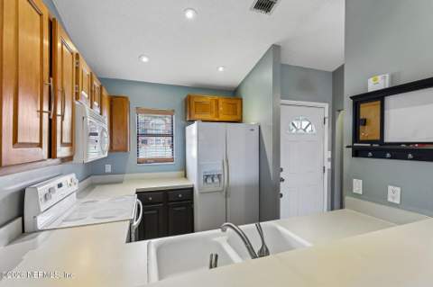 162 Governor Street #206, Green Cove Springs FL - photo 14 of 26