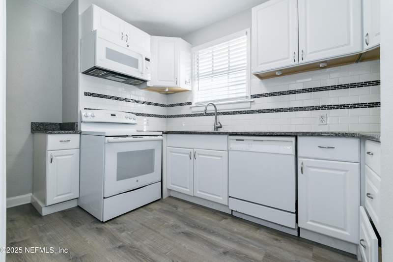 1 bedroom Condominium at 319 1st Avenue #2-E, Palms Court Condo, Jacksonville Beach — photo 5