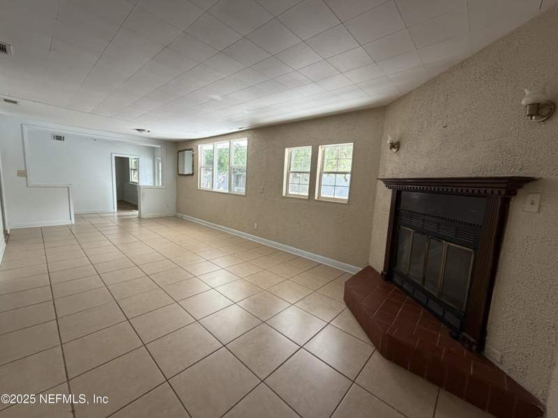 4 bedroom Single Family Residence at 2423 Green Oak Drive, Lake Lucina, Jacksonville — photo 2