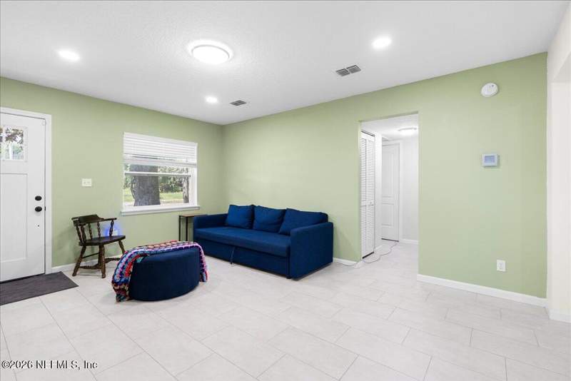 4 bedroom Single Family Residence at 3859 Abby Lane, Spring Park Manor, Jacksonville — photo 3