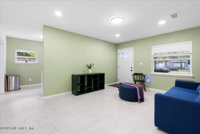 4 bedroom Single Family Residence at 3859 Abby Lane, Spring Park Manor, Jacksonville — photo 4
