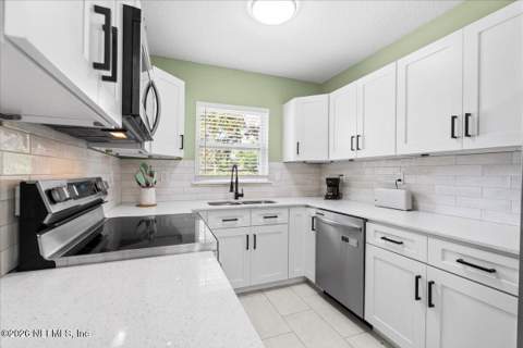 3859 Abby Lane, Jacksonville FL - photo 10 of 33