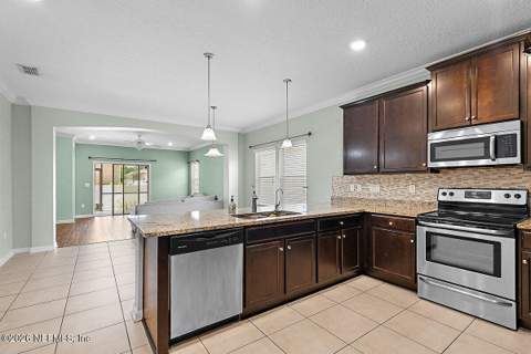 7161 Claremont Creek Drive, Jacksonville FL - photo 6 of 21