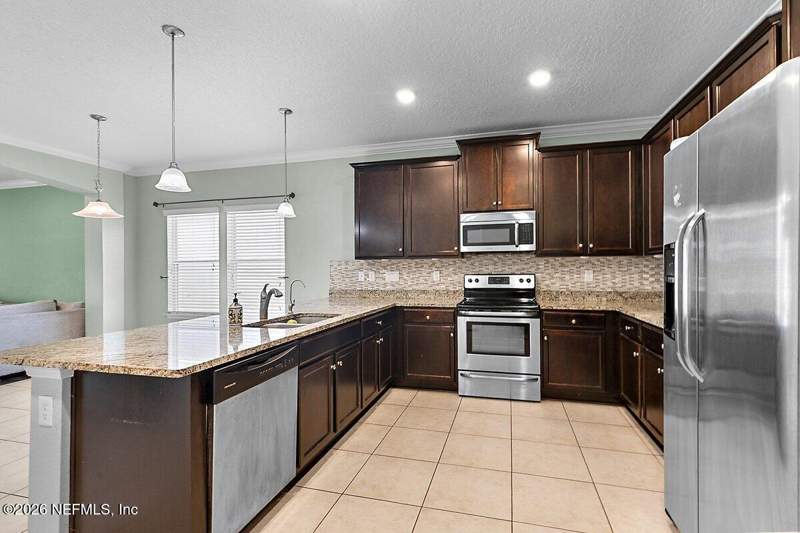 3 bedroom Single Family Residence at 7161 Claremont Creek Drive, Longleaf, Jacksonville — photo 5