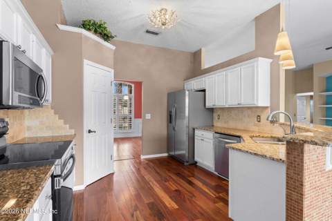 5562 Alden Bridge Drive, Jacksonville FL - photo 9 of 18