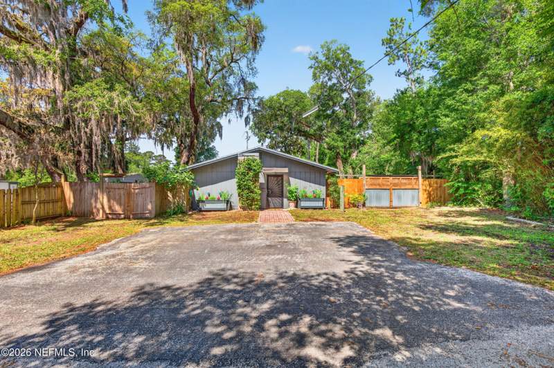 2 bedroom Single Family Residence at 6861 Lenox Avenue, Jacksonville, Jacksonville — photo 2