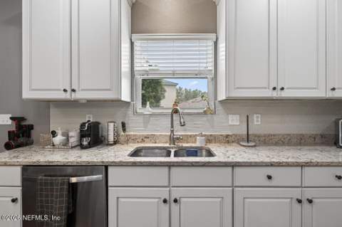 1027 Mayfair Creek Court, Jacksonville FL - photo 18 of 59
