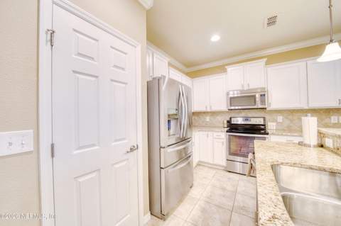 14010 Berryview Road, Jacksonville FL - photo 15 of 47