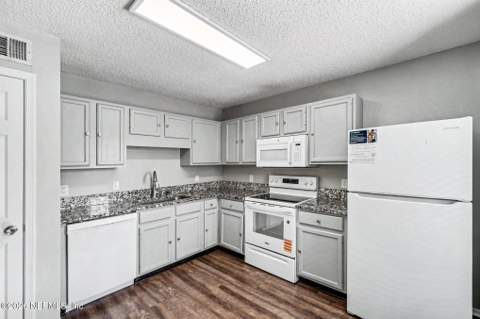 587 Staffordshire Drive, Jacksonville FL - photo 9 of 20