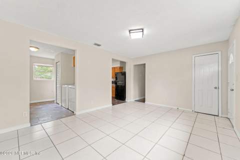 6781 Tinkerbell Lane, Jacksonville FL - photo 6 of 20