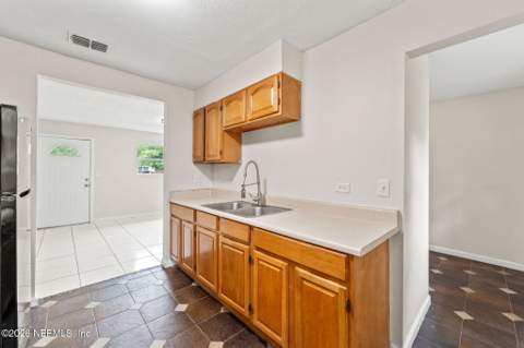 6781 Tinkerbell Lane, Jacksonville FL - photo 10 of 20