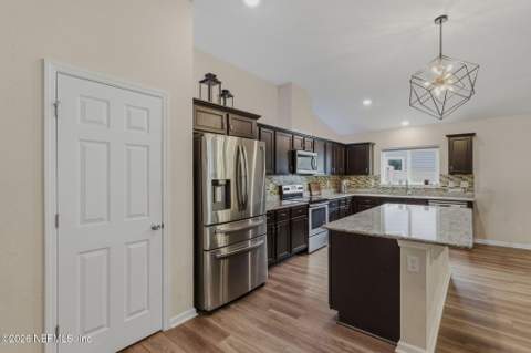 5138 Oak Bend Avenue, Jacksonville FL - photo 7 of 44
