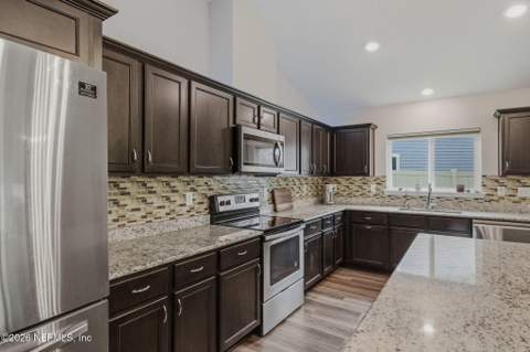 5138 Oak Bend Avenue, Jacksonville FL - photo 8 of 44