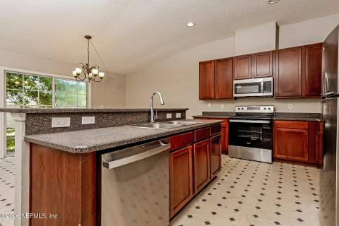9750 Hazel Lake Drive, Jacksonville FL - photo 10 of 21