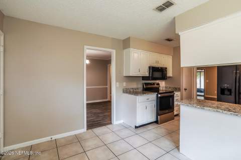 7213 Secret Woods Drive, Jacksonville FL - photo 8 of 21