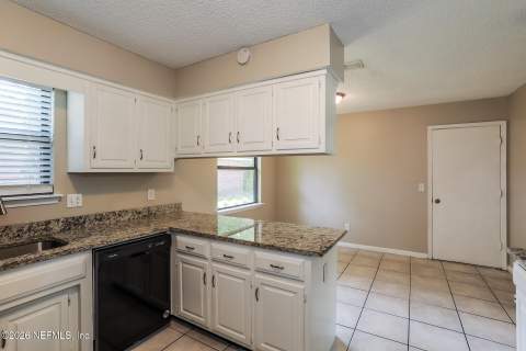 7213 Secret Woods Drive, Jacksonville FL - photo 10 of 21