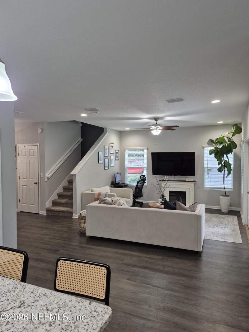 4 bedroom Single Family Residence at 6093 Hyde Park Circle, Hyde Park Circle, Jacksonville — photo 5