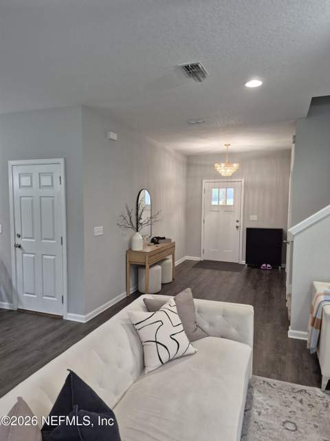 6093 Hyde Park Circle, Jacksonville FL - photo 6 of 23