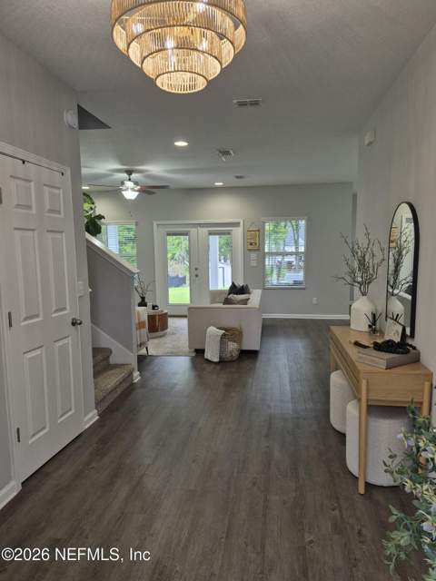 6093 Hyde Park Circle, Jacksonville FL - photo 7 of 23