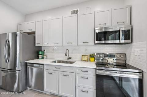 802 N Cypress Street, Green Cove Springs FL - photo 10 of 31