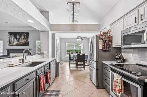 830 Wellhouse Drive, Jacksonville FL - photo 6 of 25
