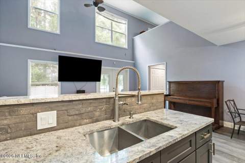 11967 Chester Creek Road, Jacksonville FL - photo 12 of 51