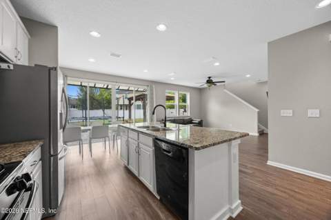 15096 Russell Bridge Drive, Jacksonville FL - photo 8 of 32