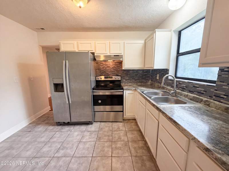 3 bedroom Single Family Residence at 7520 Altus Drive, Arlington Hills, Jacksonville — photo 2