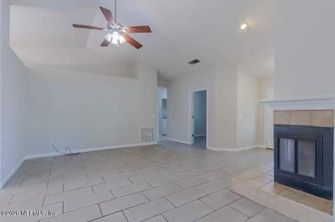 1639 Ponderosa Pine Drive, Jacksonville FL - photo 8 of 40