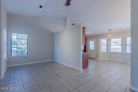 1639 Ponderosa Pine Drive, Jacksonville FL - photo 9 of 40