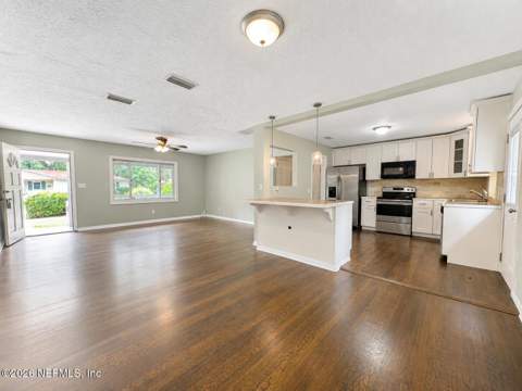 5774 Cedar Oaks Drive, Jacksonville FL - photo 7 of 33