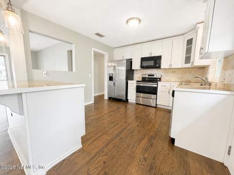 5774 Cedar Oaks Drive, Jacksonville FL - photo 14 of 33