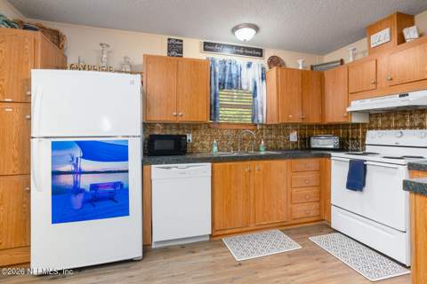 300 7th Avenue, Welaka FL - photo 8 of 29