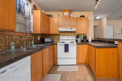 300 7th Avenue, Welaka FL - photo 9 of 29