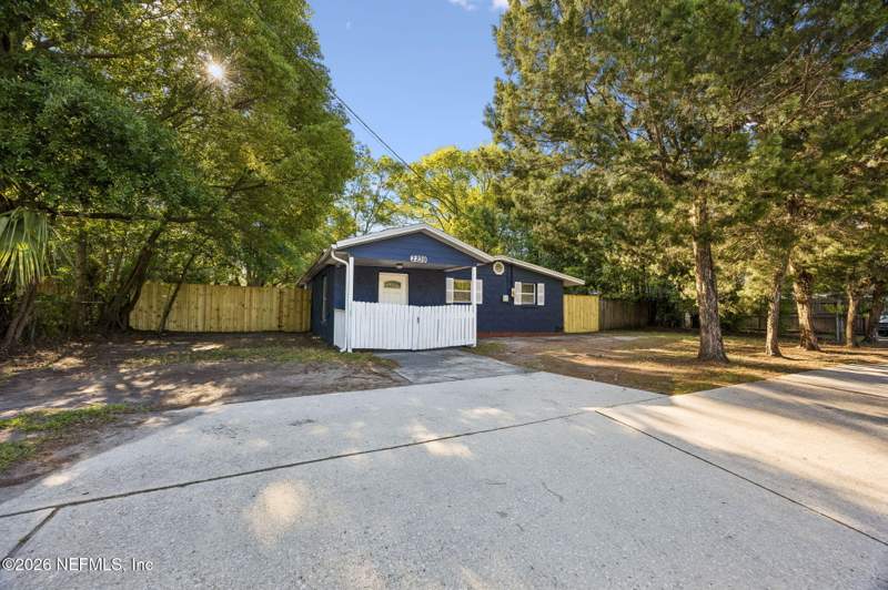 4 bedroom Single Family Residence at 2239 Lane Avenue, Cedar Hills Estates, Jacksonville — photo 2