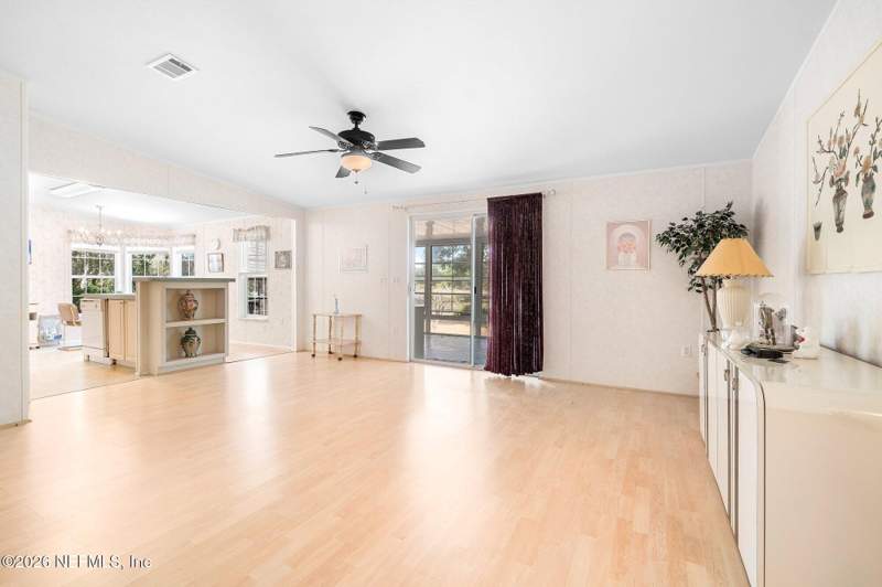 3 bedroom Mobile Home at 100 McGrady Lake Road, Crescent City, Crescent City — photo 5