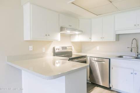 1403 W Defender Court, Jacksonville FL - photo 9 of 21