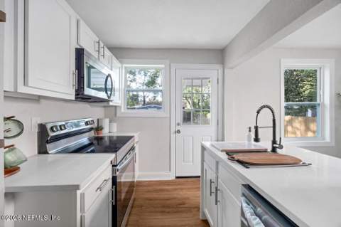 4757 Kingsbury Street, Jacksonville FL - photo 17 of 36