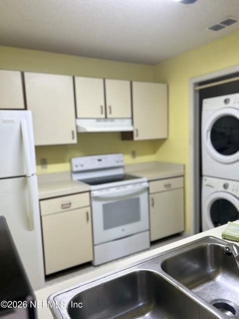8300 Plaza Gate Lane #1173, Jacksonville FL - photo 9 of 22