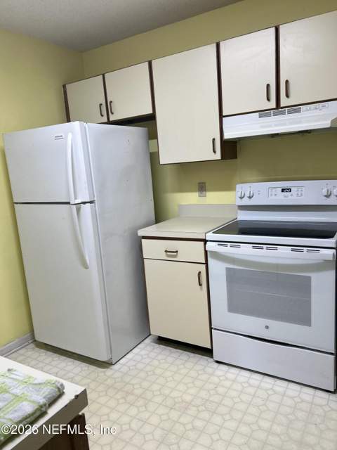 8300 Plaza Gate Lane #1173, Jacksonville FL - photo 8 of 22