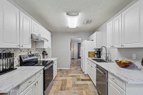 4379 Tarragon Avenue, Middleburg FL - photo 8 of 51